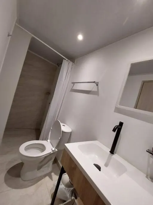 Apartamento Amplio Y Moderno Medellin 0*,