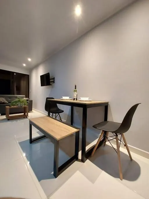 Apartamento Amplio Y Moderno Medellin Colombia